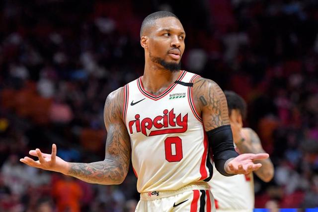 58岁意大利名宿佐拉现场观战卡利亚里vs国米